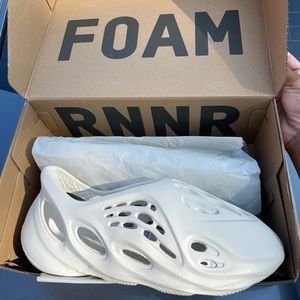YEEZY FOAM RNNR